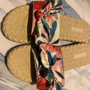 Brand new cupshe flip flops